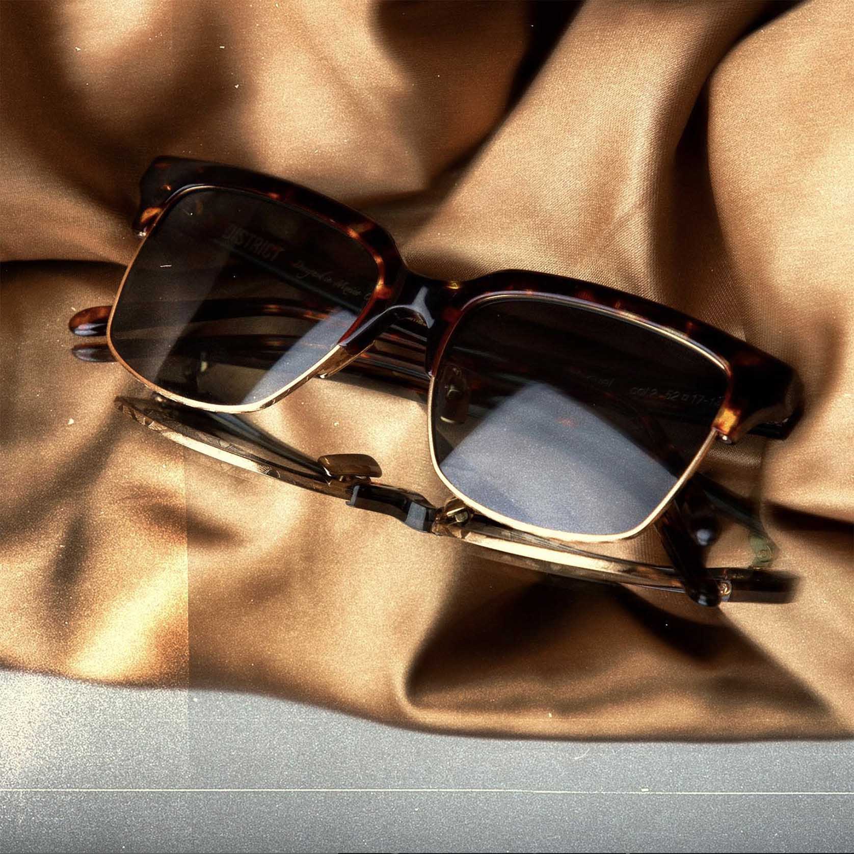 District eyewear perfil.jpg
